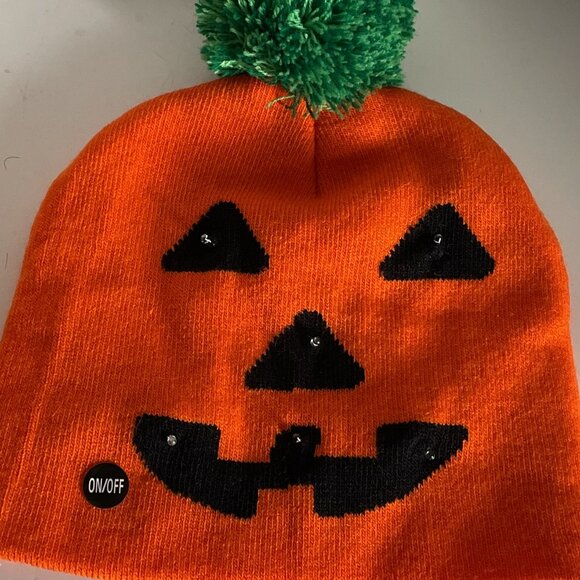 Halloween hat Toque with a jack-o'lantern face and green pompom, flashing lights - Picture 6 of 8